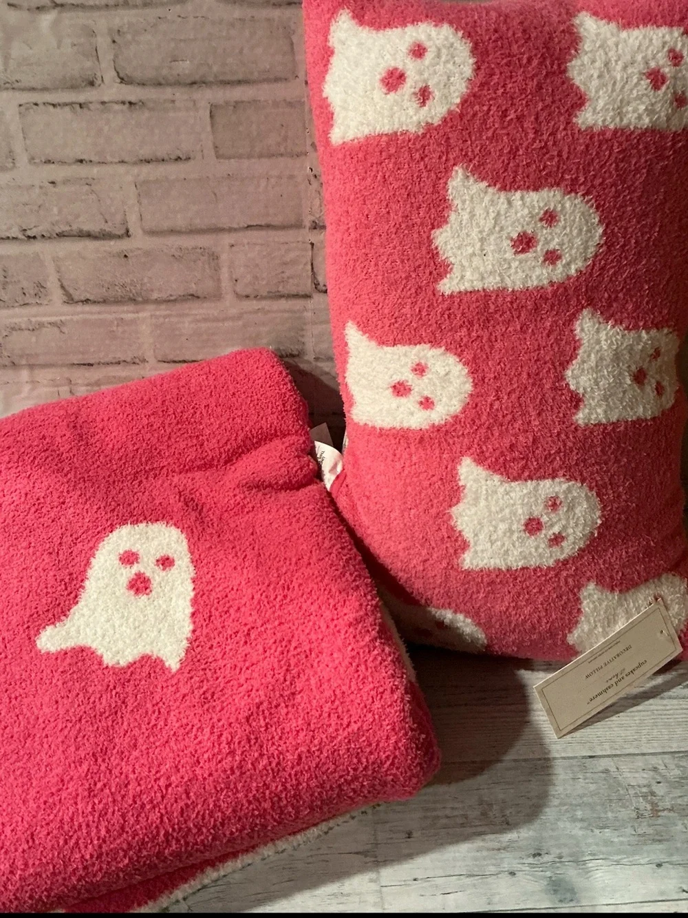 CUPCAKES & CASHMERE 2Pc. Feather Ghosts Throw & Matching Oblong Pillow